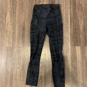 Lululemon camo leggings size 0 23 length